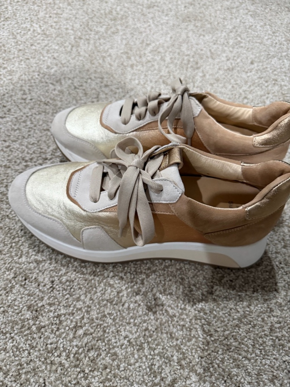Softwaves AnnaWomen's Neutral Metallic & Tan Lace-Up Sneakers.
